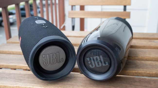 "JBL Charge 4" garso kolonėlė ir "JBL Pulse 3" garso kolonėlė